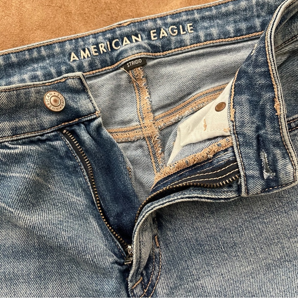 American Eagle Otfitters Strigid Ripped Distressed Mom Jean Size 4 - Picture 4 of 16